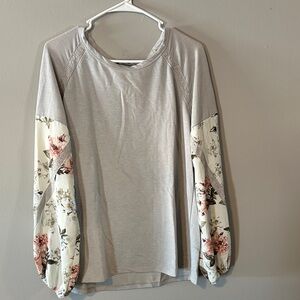 Doe & Rae Light Gray Top with Floral Sleeves